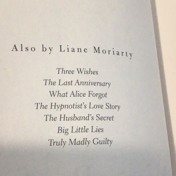 Hard cover book Nine perfect Strangers - Picture 6 of 7